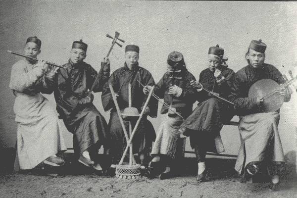 QUAINT CHINESE ORCHESTRA HALWAYS MEN

Typical old-time orchestra anywhere in China; the Chinese say, "Once a
musician, always a musician"—so it usually runs in the family.