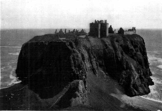 DUNNOTTAR CASTLE, STONEHAVEN, NEAR ABERDEEN.