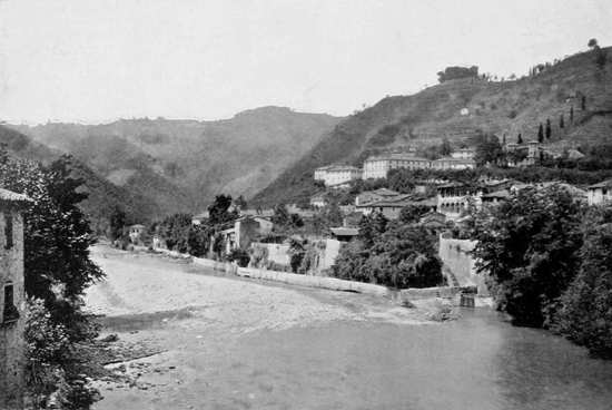 BAGNI DI LUCCA — PANORAMA DI VILLA E TORRENTE LA LIMA. (Fot. Brogi).