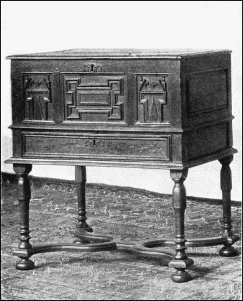 Figure 5. OAK CHEST ON FRAME. English.