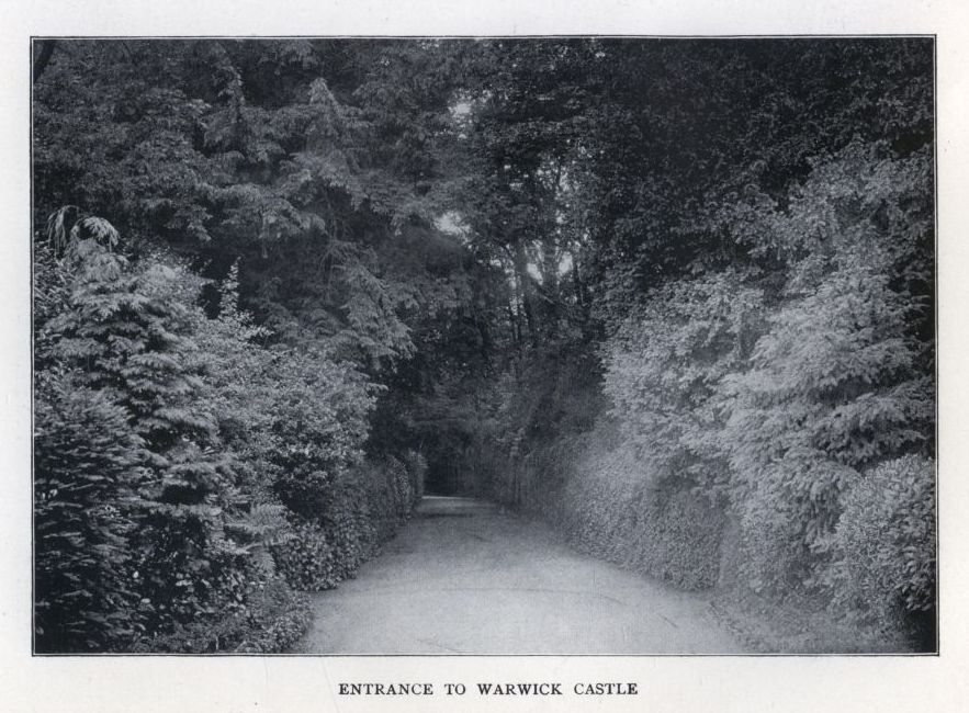 ENTRANCE TO WARWICK CASTLE