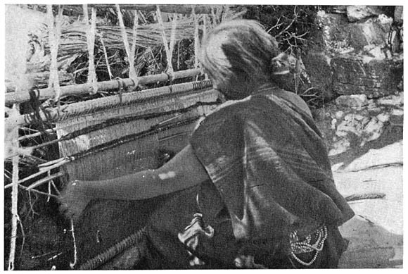 Fig. 21. Loom for weaving diagonal cloth.